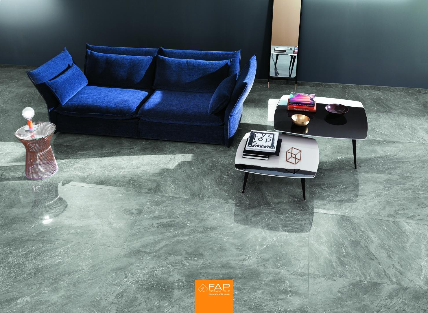 Living amenajat cu placi mari aspect de marmura lucioasa Roma Diamond