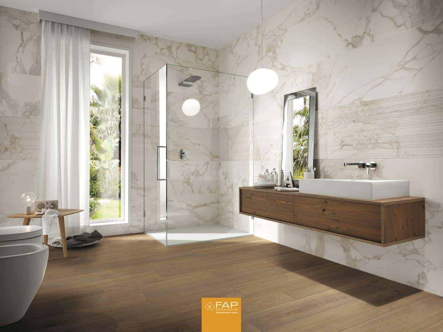 Baie amenajata cu faianta tip marmura mata Roma 