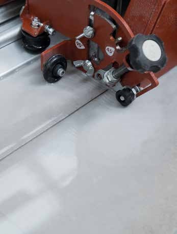 Prelucrare placi portelanate de dimensiuni mari taiere liniara placi portelanate Keope