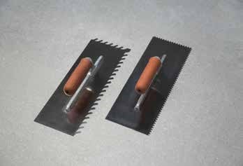 PLaci_mari_gresie_montaj ustensile_pregatire_perete_montaj gresie