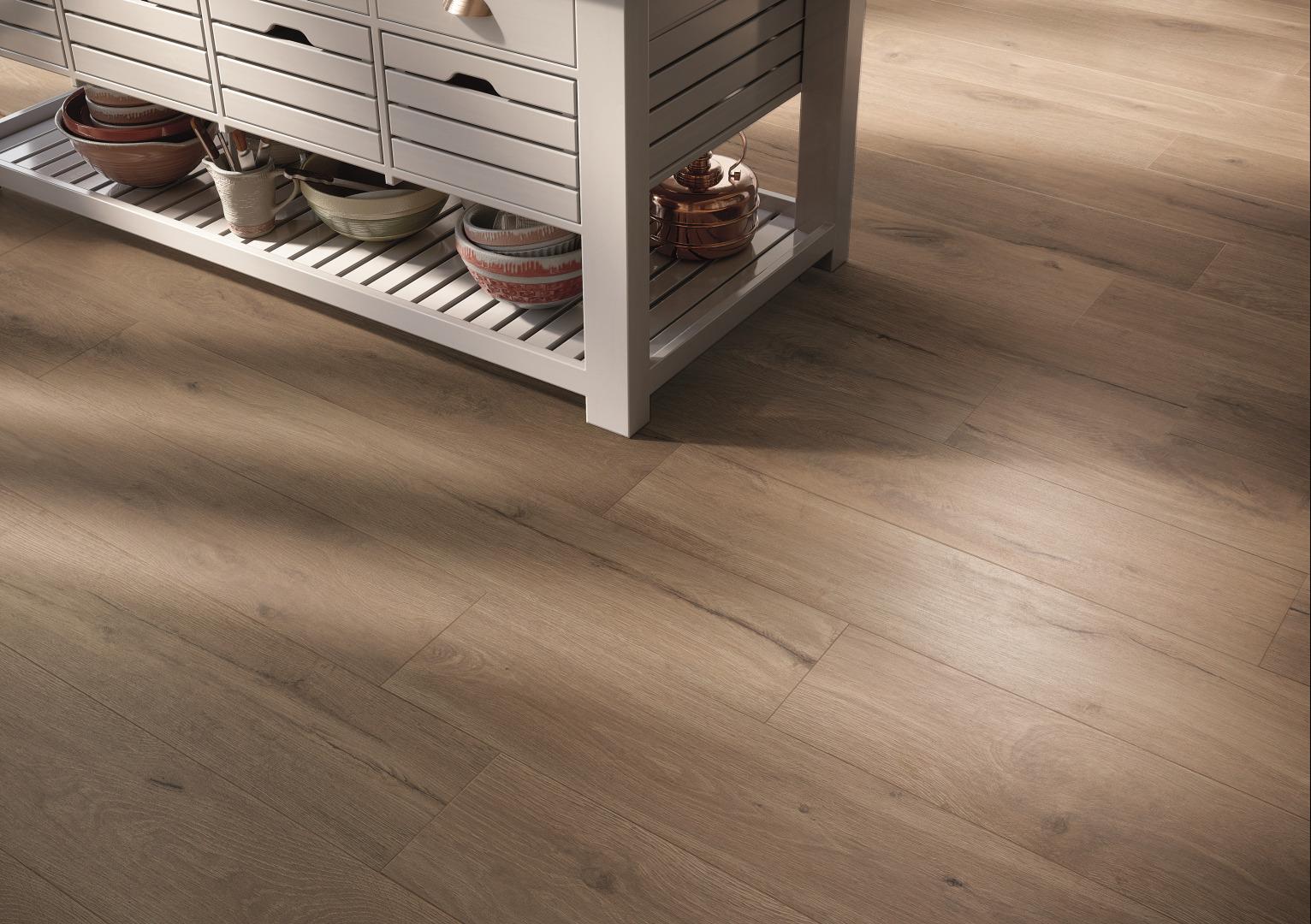 Amenajare stil nordic bucatarie Dom Amenajare bucatarie cu gresie aspect lemn alb