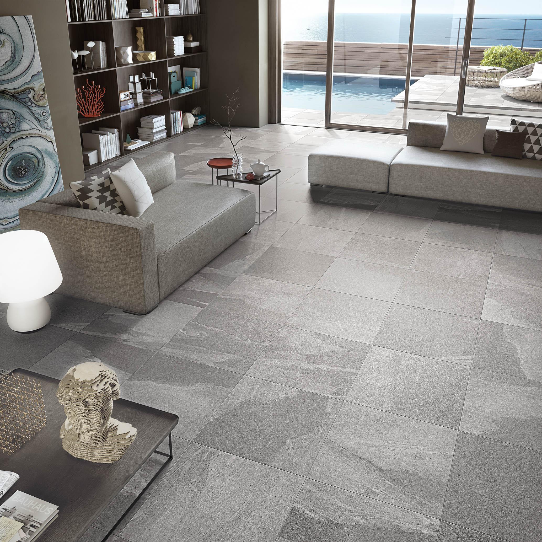 Living stil nordic cu gresie aspect piatra Living amenajat cu gresie aspect piatra