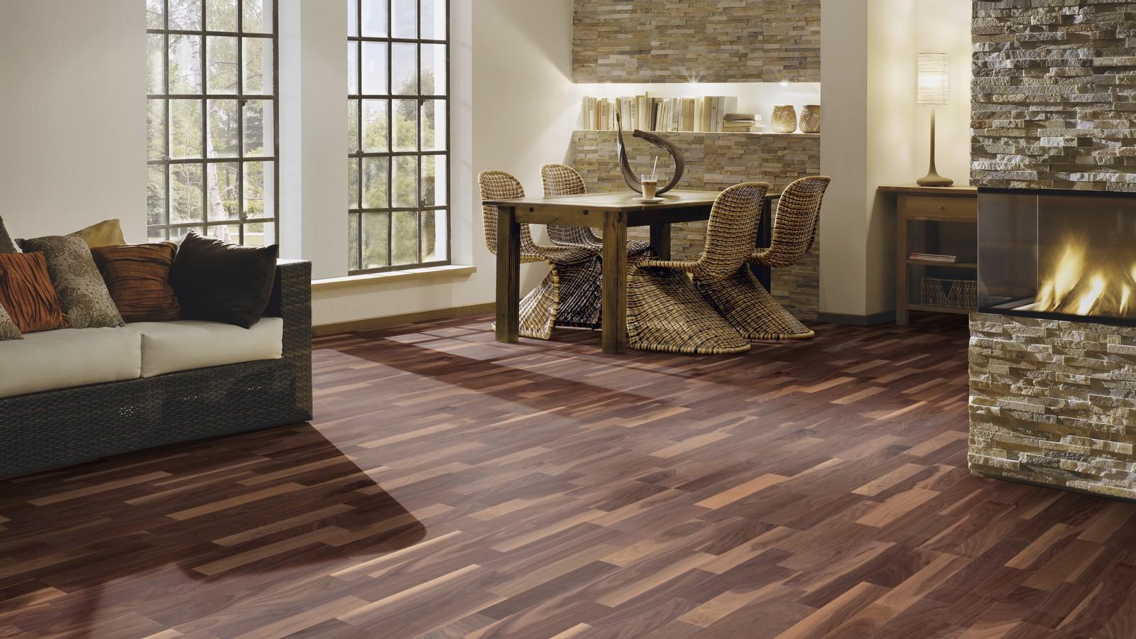 Parchet din lemn stratificat 3 strip Nuc