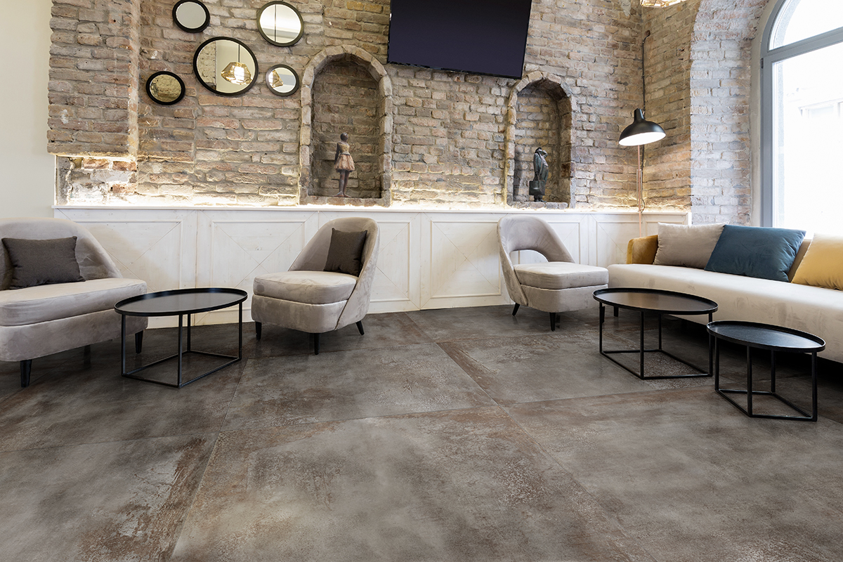 Pardoselaa cu gresie portelanata metalic 