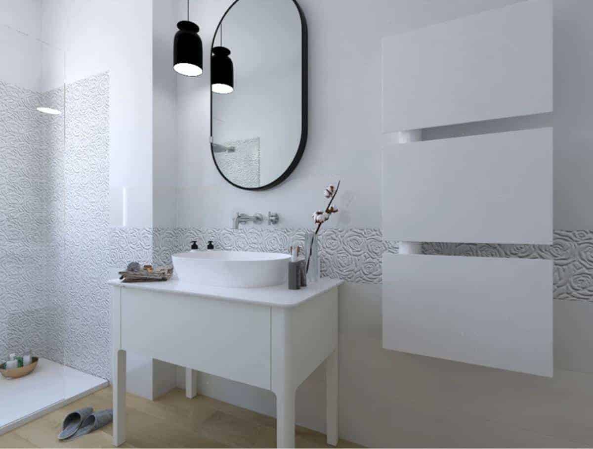 Baie cu faianta alba si gresie tip parchet 