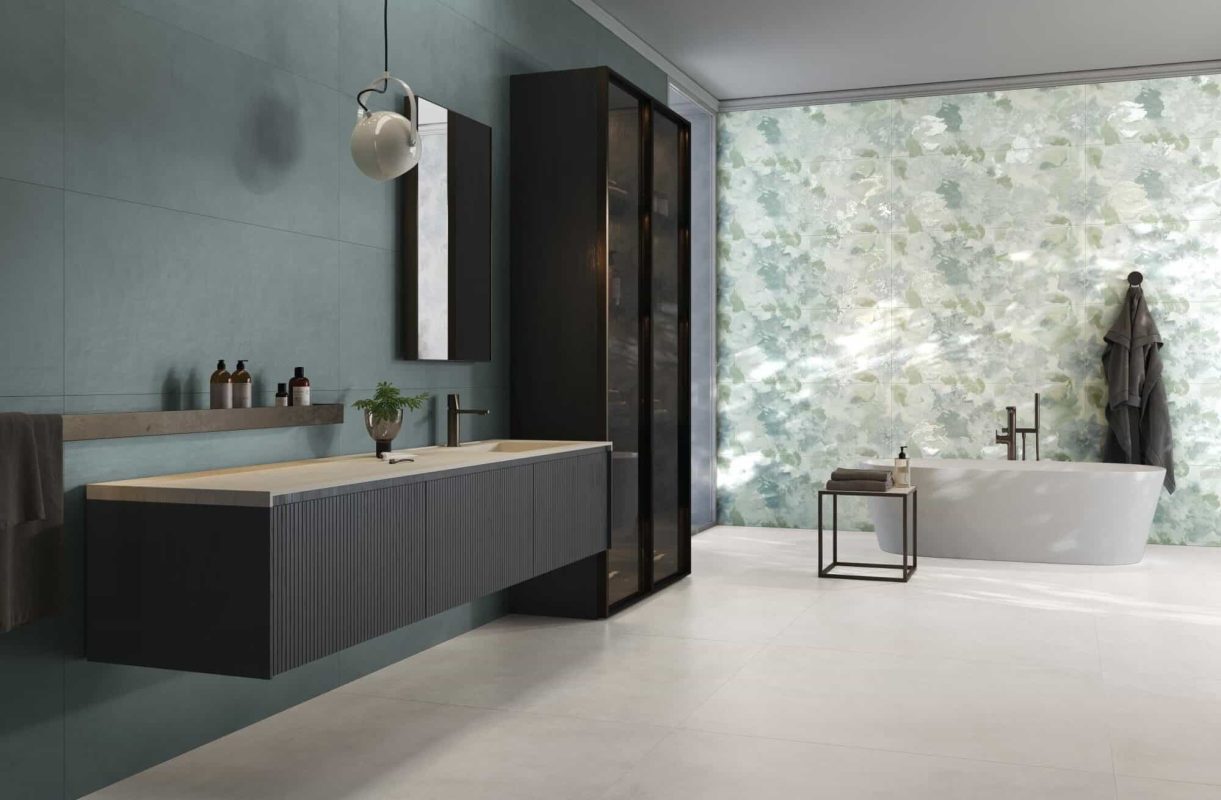 Amenajare Baie cu Faianta Verde Decorata Your Match deschis si gresie portelanata Supergres