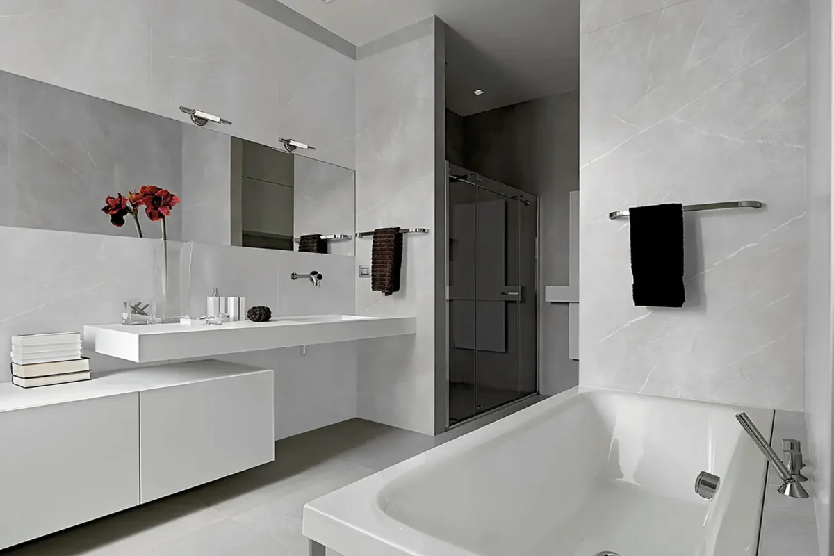 Baie-moderna-cu-gresie-portelanata-pietragrey-amb-white-Ek-Gada-Ceramic