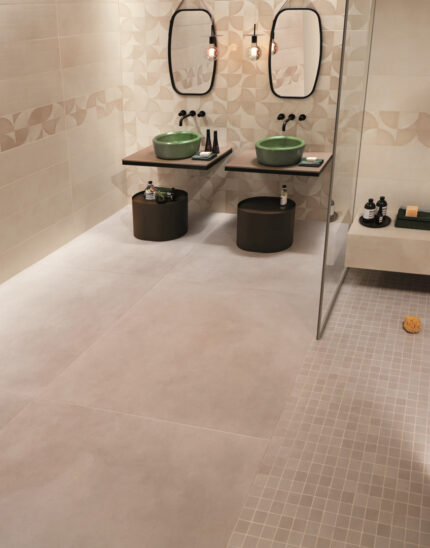 Baie amenajata cu gresie si faianta fap mat&more beige decor beige 25x75 cm