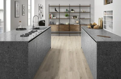 Bucatarie-cu-gresie-EK-WOODBREAK-Amb-Larch-Cucina-CeppoDiGre-Grey-EK-Gada