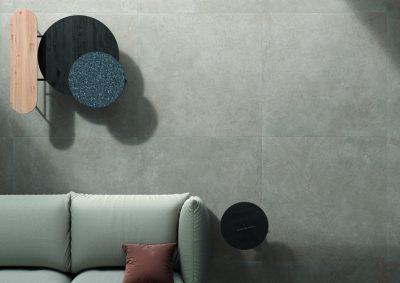 Living_amenajat_cu_gresie_portelanata_mata_aspect_piatra_Brystone_Grey_120x120cm_detaliu_gadaceramic