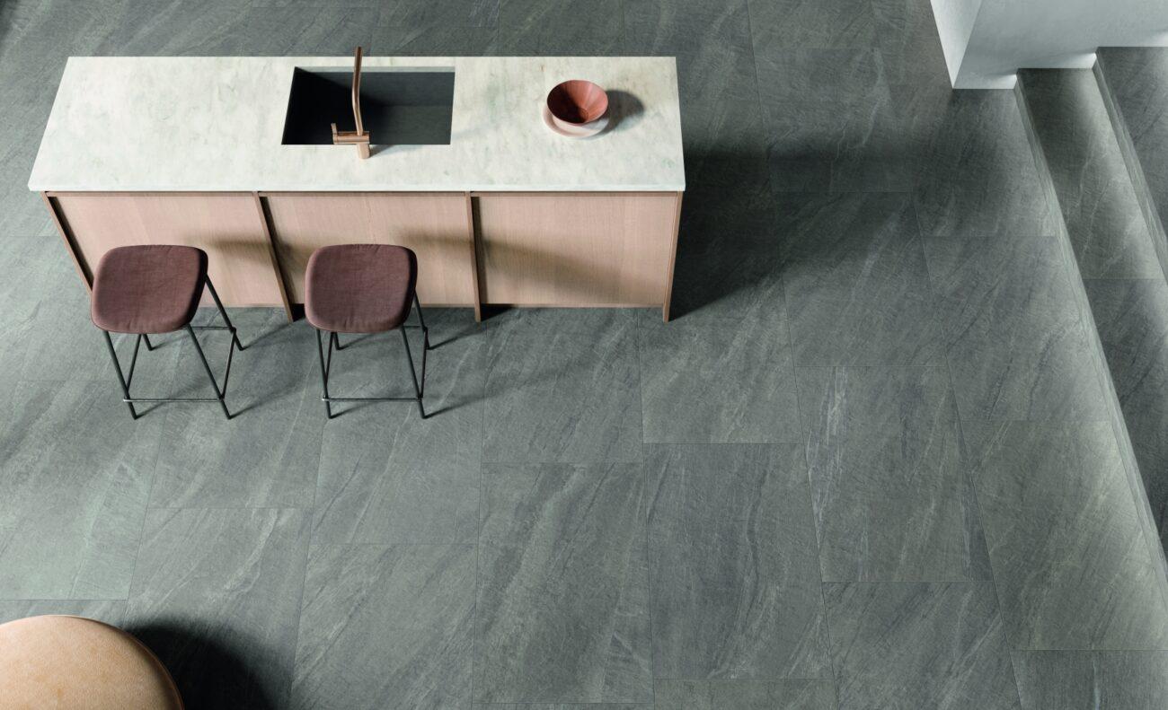 Bucatarie cu gresie tip piatra AllBlack Grey