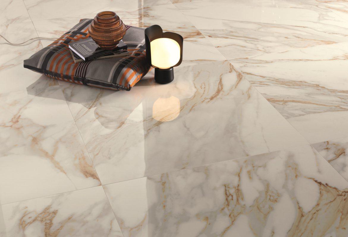 Living cu Gresie Portelanata tip Marmura Roma Gold