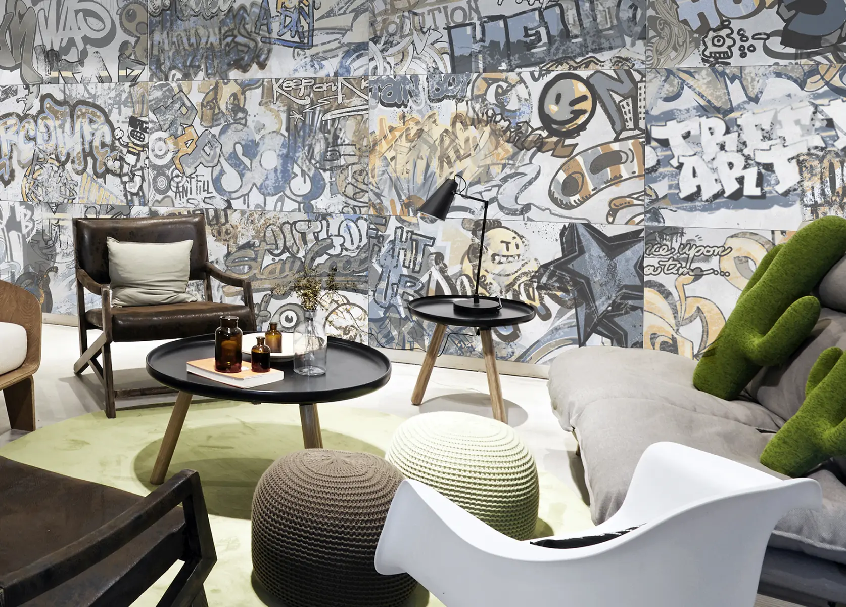 Pub-cu-gresie-decorata-Graffiti-cityplaster-white-decoro-60x120-rett-EK-Gaada-Ceramic Gresie Decorată WallArt Graffiti