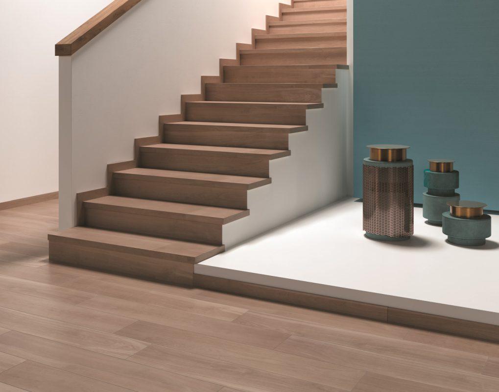 Scara Interioara cu Gresie tip Parchet Roots