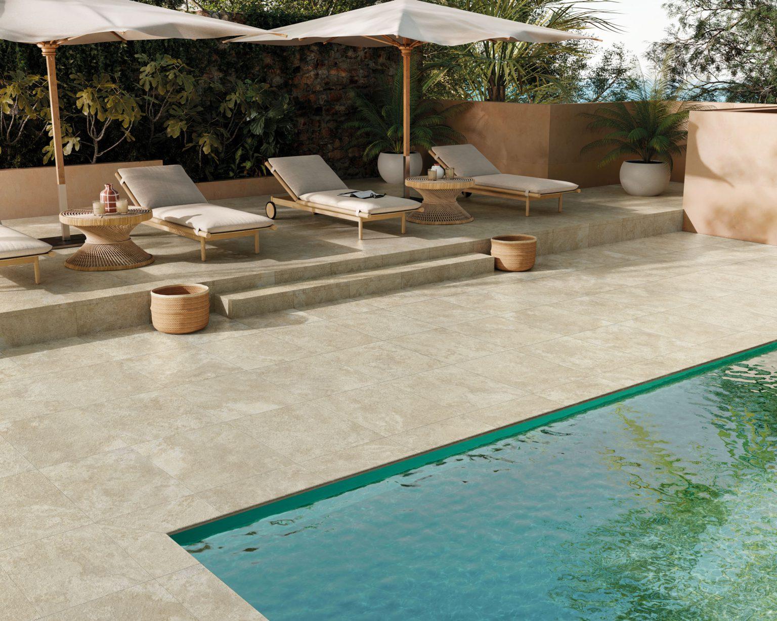 Zona Piscina Amenajata cu Gresie Exterior Forth