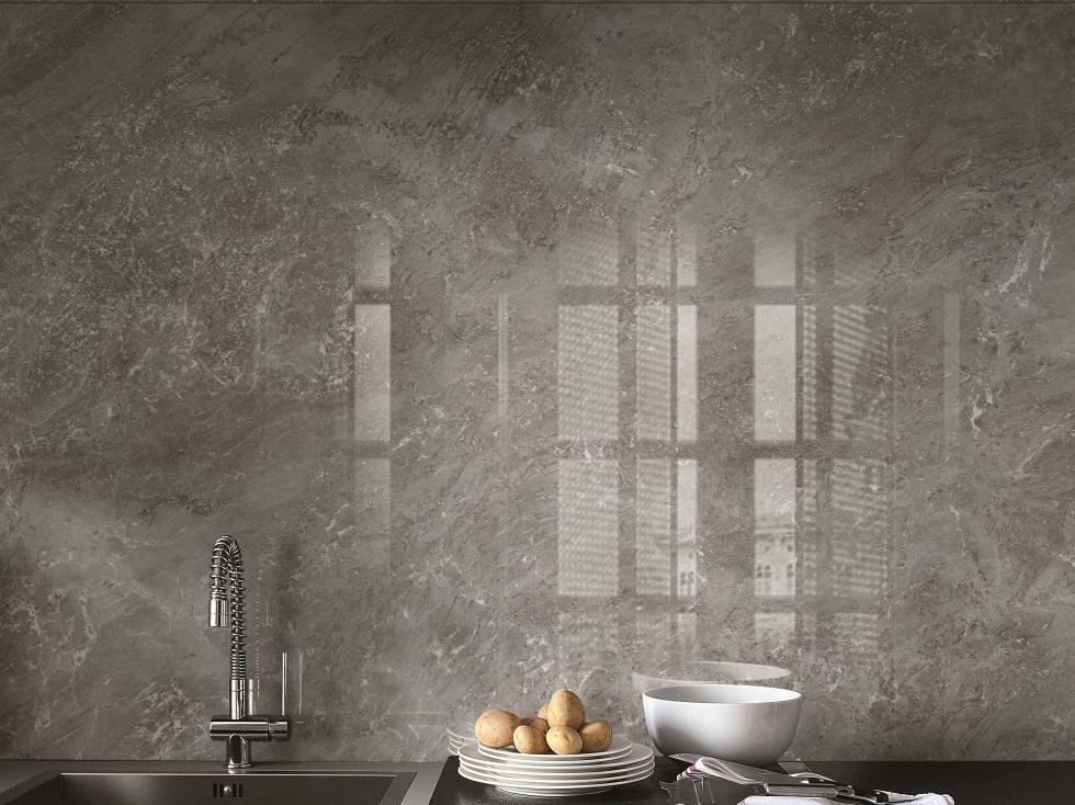 Bucatarie cu gresie tip marmura lucioasa placi mari Roma