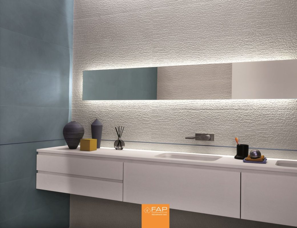 Amenajare baie cu faianta decorata Albastru Colornow Avio