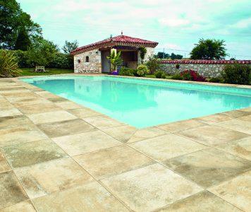 Amenajare piscina cu gresie portelanata aspect rustic grosime 2cm Materia Chiaro 60x60 RT cm