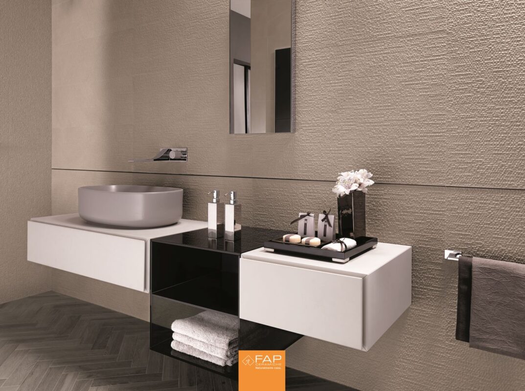 Baie Mare cu Faianta Colornow si Gresie tip Parchet Herringbone