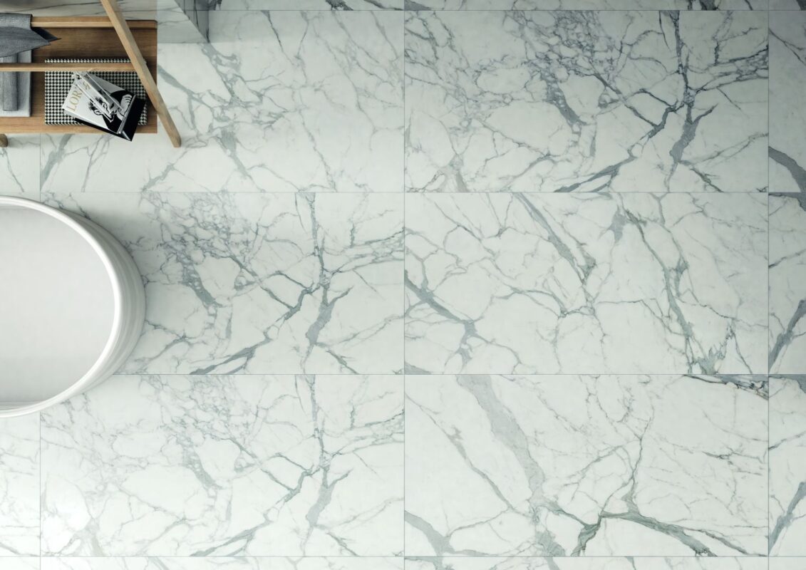 Baie cu Gresie Tip Marmura Calacatta E. Lux