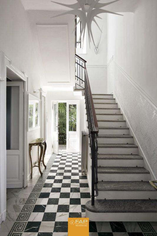 Amenajare Stil Clasic cu Gresie Roma Atelier