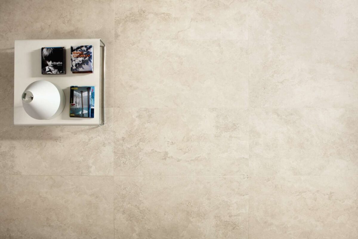 Living cu Gresie tip Marmura Majestic Rapolano Latte