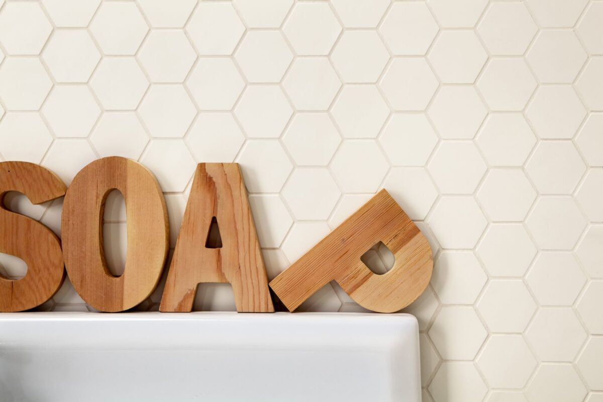 Baie cu Mozaic Hexagonal din Faianta Smooth Dom