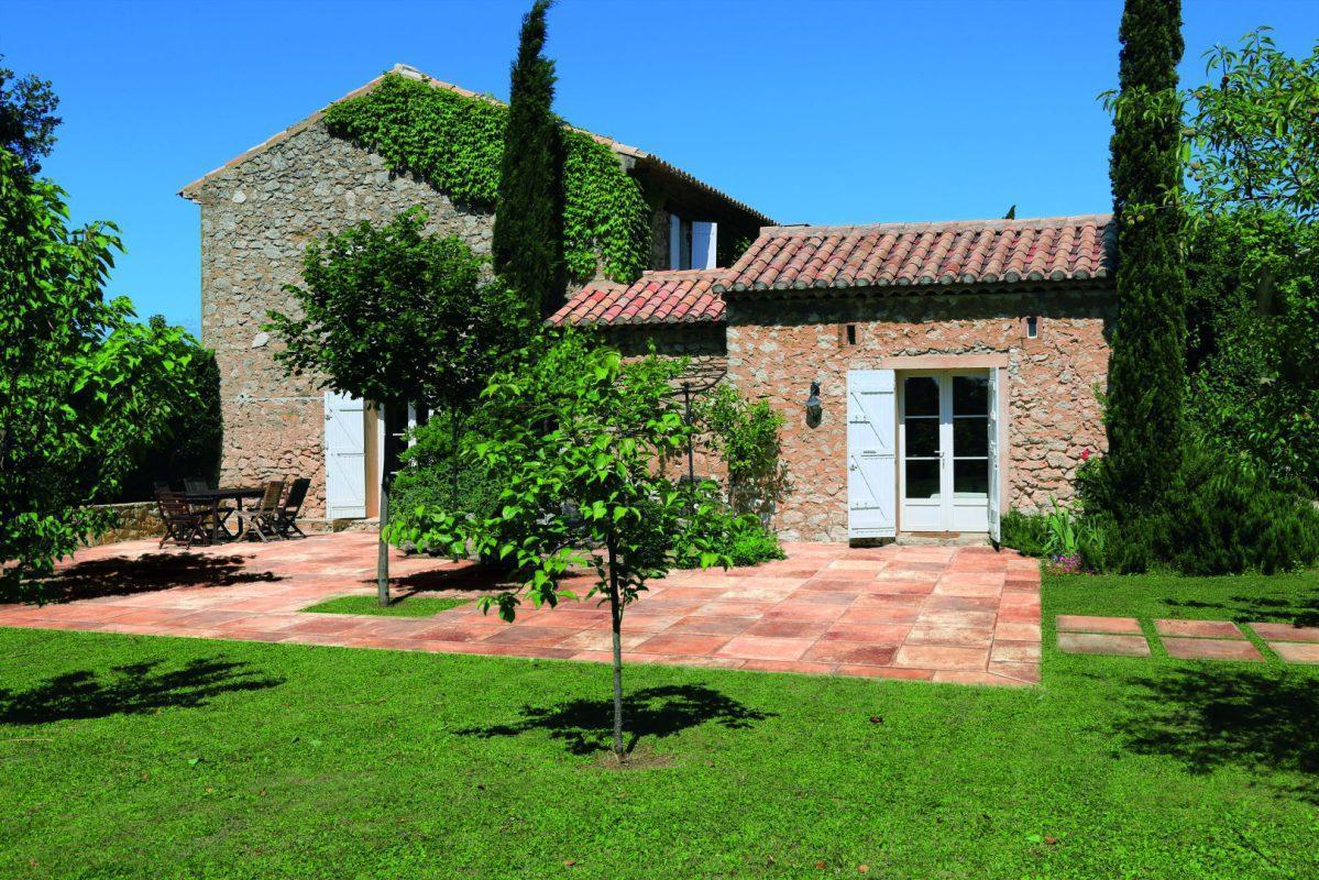 Amenajare Terasa Exterior cu Gresie Materia Rosato