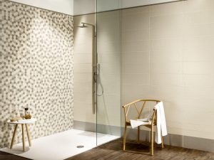 Baie cu Mozaic Hexagonal si Faianta Smooth