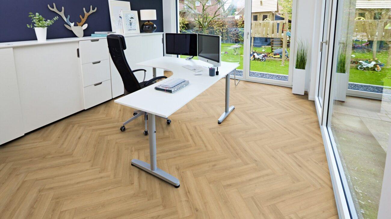 LY05 Parchet Laminat Herringbone Oak Coach House
