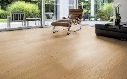Parchet hibrid Hywood Stejar Z18b Tyresta 2375x270x11mm amenajare living detaliu