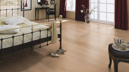 Parchet hibrid Hywood Stejar Z20a Pirin 2197x233x11mm amenajare dormitor