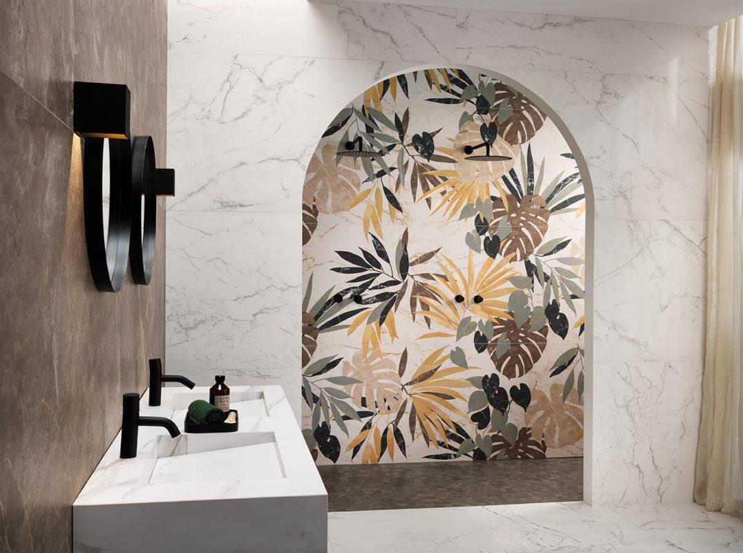 Amenajare Baie moderna cu gresie portelanata tip marmura decorata FAP ROMA STONE