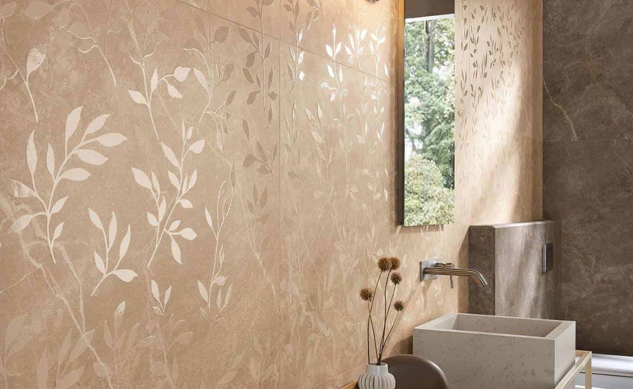 Baie moderna cu faianta bej Roma Stone