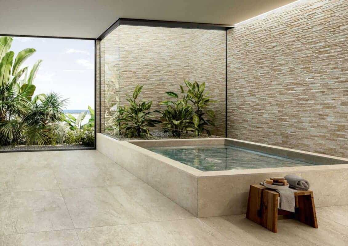 Baie cu faianta aspect piatra