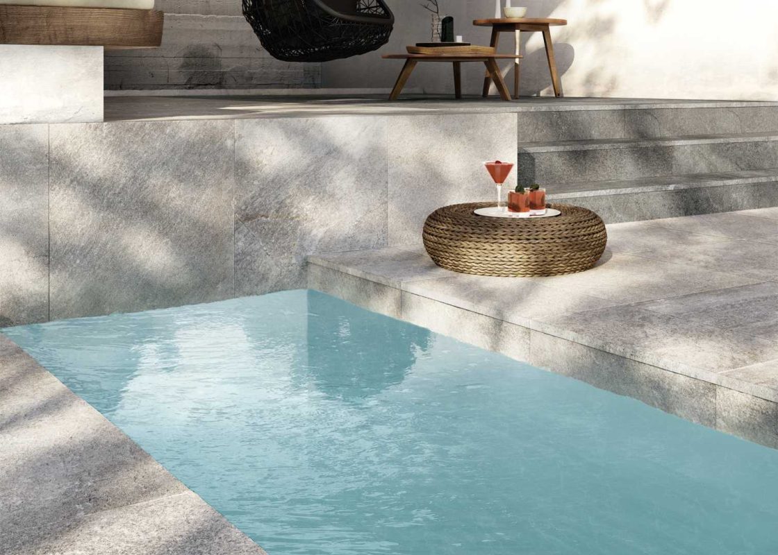 Terasa cu piscina amenajata cu gresie portelanata detaliu 2cm grosime stoormT20 wind shadow