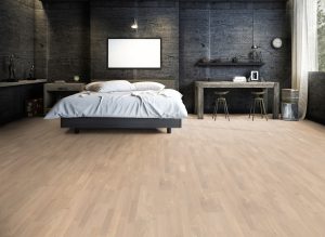 dormitor cu parchet triplustratificat din lemn de stejar