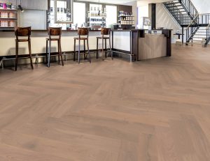 Parchet Stratificat Herringbone Stejar Amrum amenajare pardoseala bar