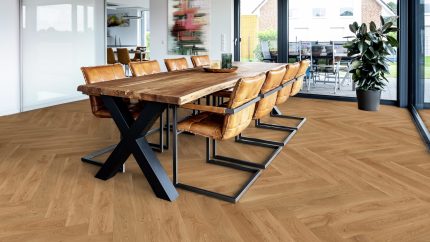 Parchet Stratificat Herringbone Stejar Juist amenajare pardoseala dining