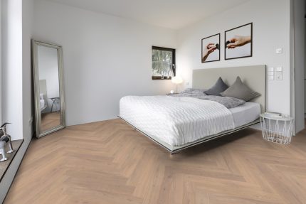 Parchet Stratificat Herringbone Stejar Rugen amenajare pardoseala dormitor modern