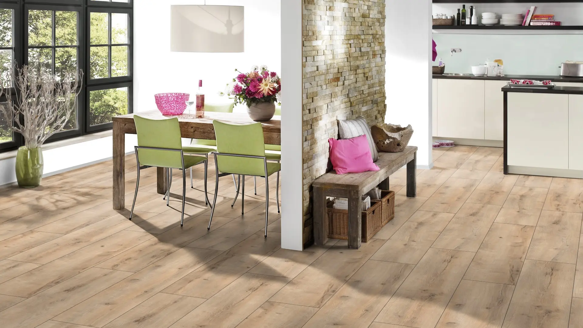 Parchet-Laminat-Oak-Urban-pardoseala-bucatarie-Gada-ceramic Bucatarie cu Parchet Laminat Oak Urban