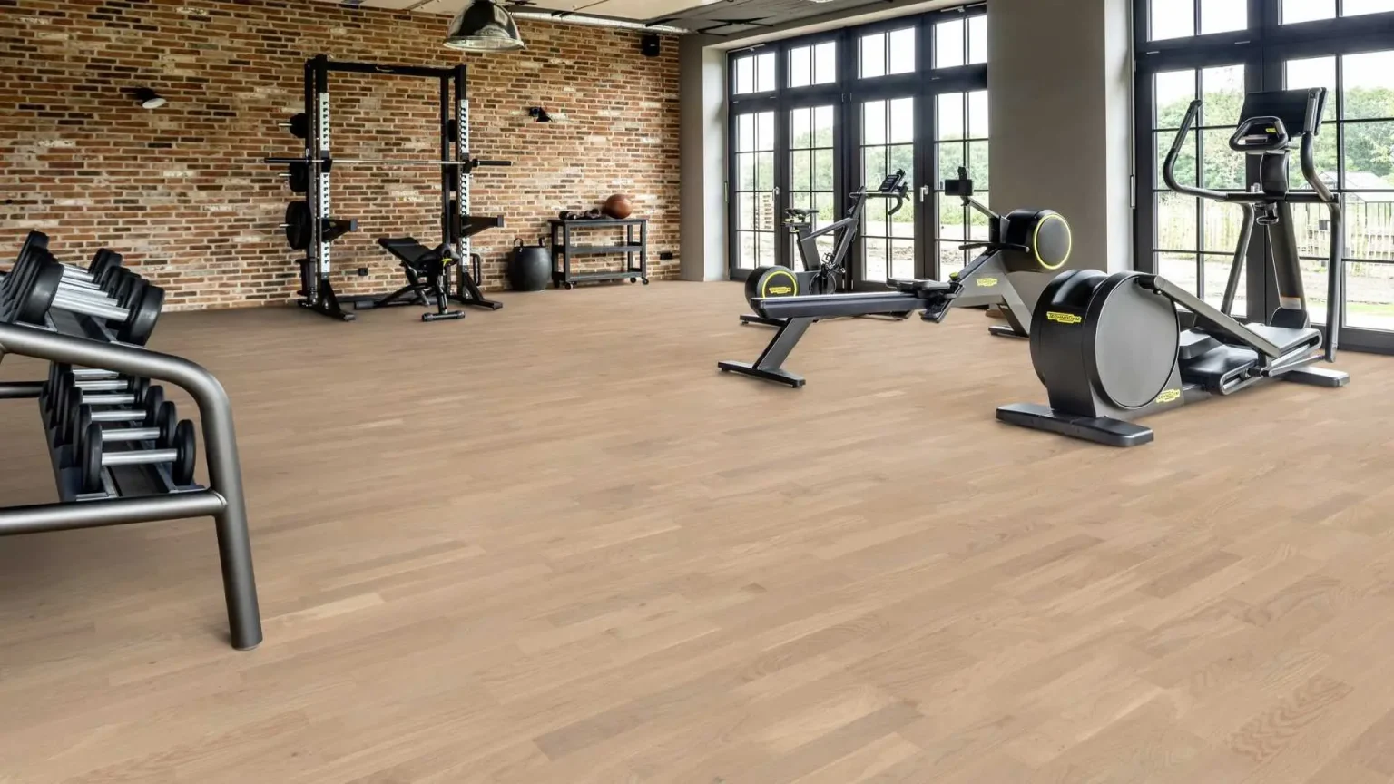 Sala Fitness cu Parchet Stratificat Champagne