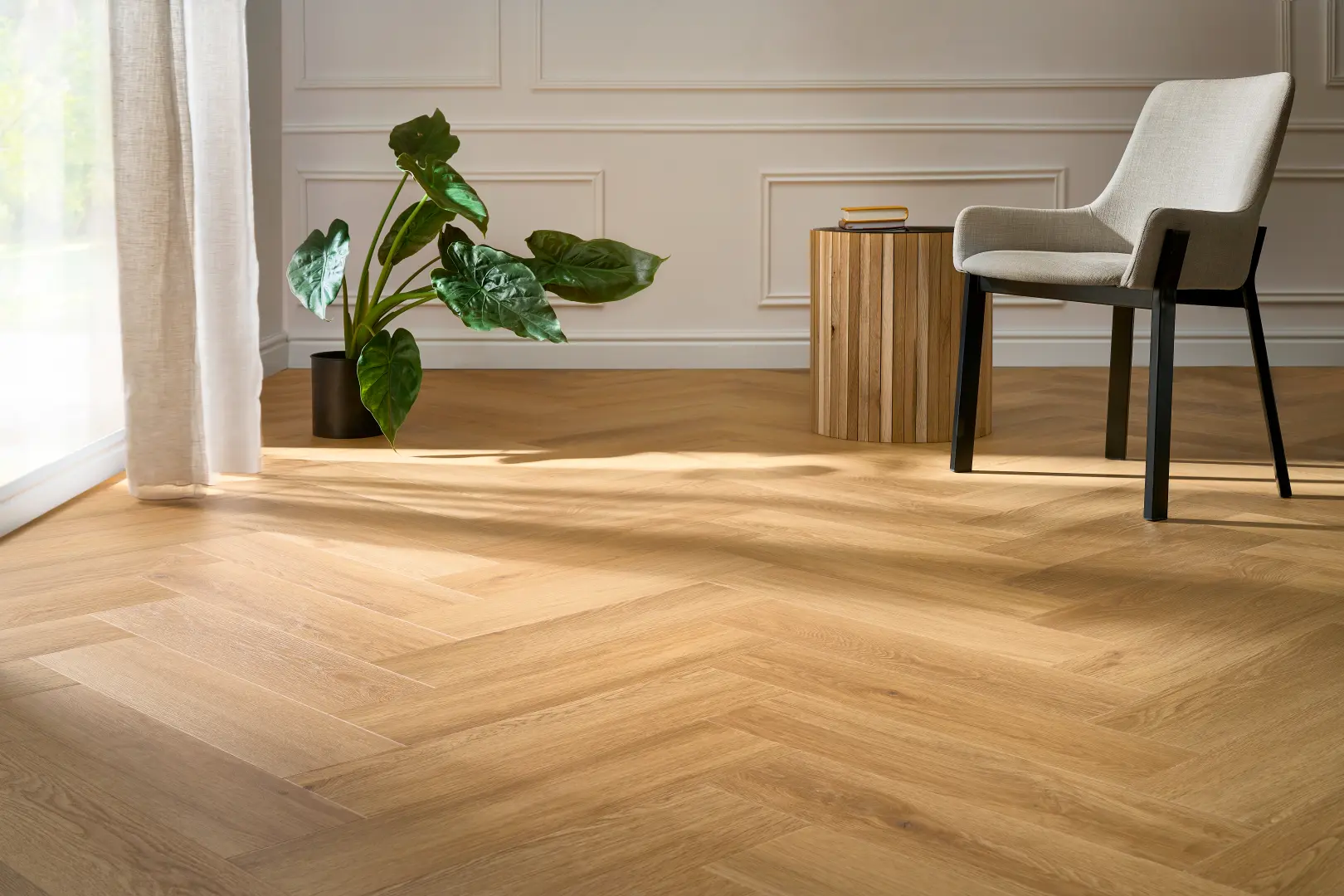 Living-cu-parchet-SPC-arbiton-amaron-herringbone-eir-stejar-menor-5mm-0-55mm-Gada Living cu SPC Herringbone Menor Eir