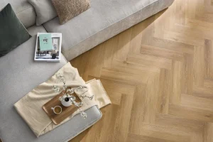 Living cu SPC Herringbone Burbon Eir