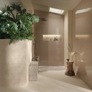 Gresie bej texturată Trama Beige pentru perete baie modernă