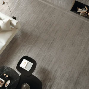 Living_cu_gresie_tip-travertiv_fap_materiaclassica_2025_tortora